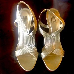 Pelle Moda size 8 gold heels